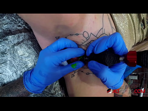 ❤️ Ekstremt tatovert hottie Sully Savage tok en tatovering på klitoris Analvideo hos oss no.pornoxlxx.ru ️❤